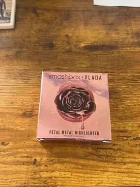 Smashbox Petal Metal Highlighter - Rosemantic